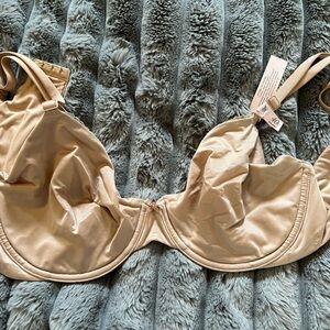 NWT VS 40C Unlined Invisible Lift Bra